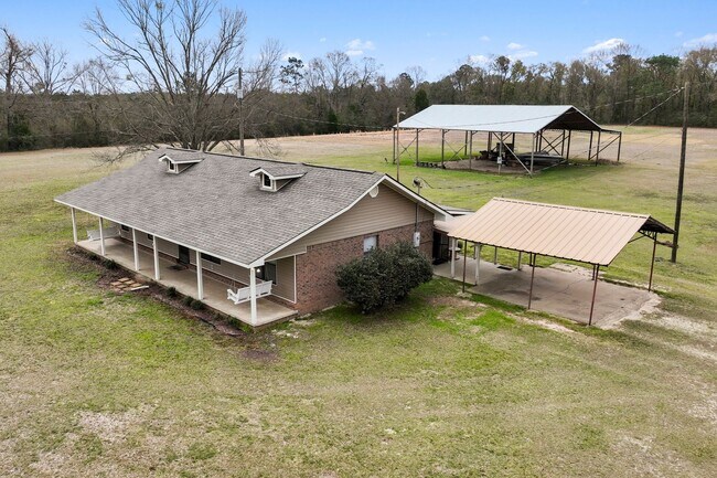 Foto del edificio - HOME FOR RENT ON 17 ACRES