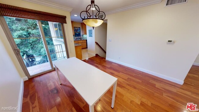 Foto del edificio - 3 br, 3.5 bath Townhome - 1725 Aviation Blvd