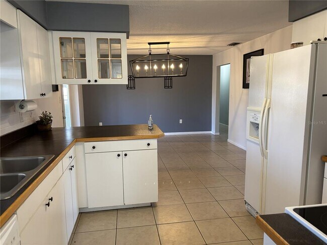 Foto del edificio - 6106 Lawncrest Pl