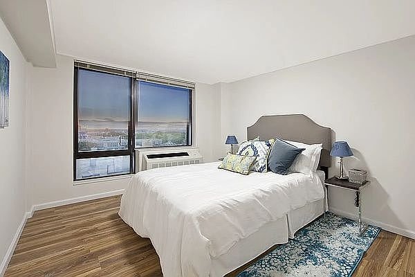 Foto del edificio - 2763 Morris Ave