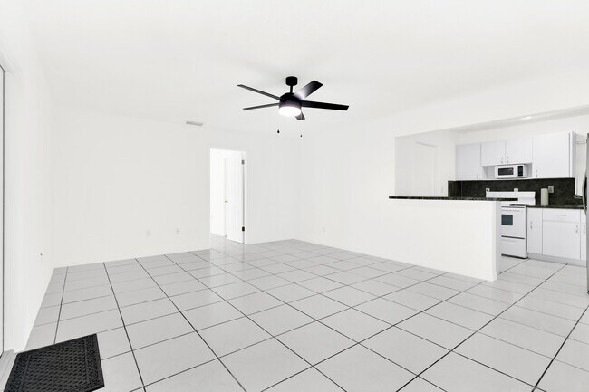 Foto del edificio - 630 SW 62nd Ave