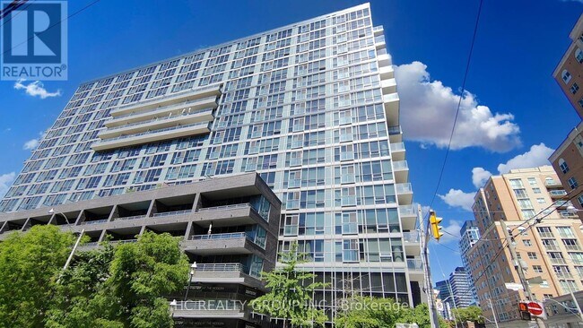 Photo du bâtiment - 320-320 Richmond St E