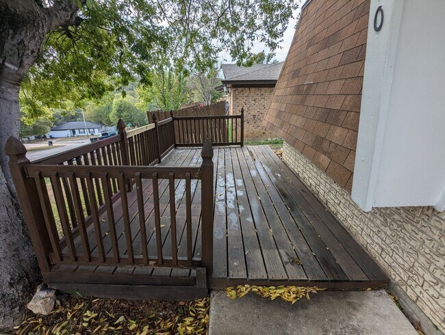 Building Photo - Cozy 2 Bedroom Duplex in the Hulen Area