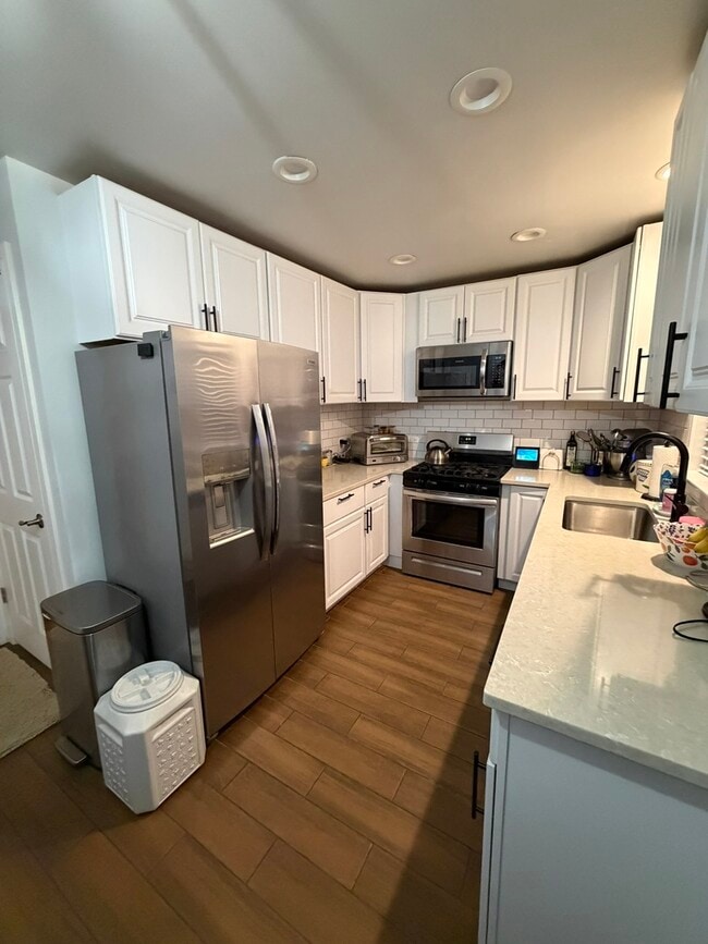 Foto del edificio - 8000 N Ozark Ave