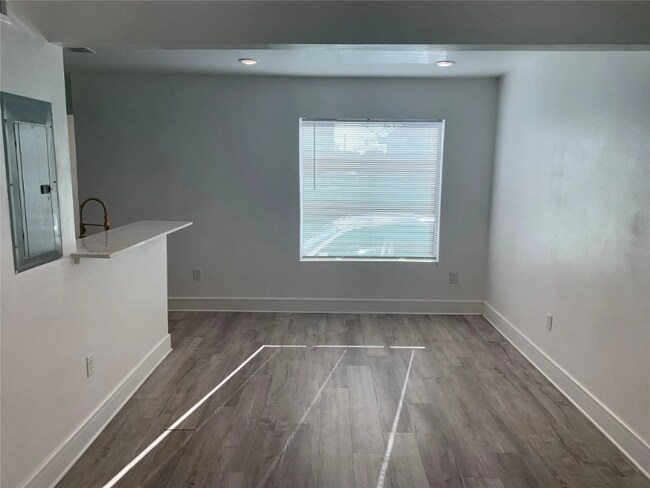 Building Photo - 1415 Bennett Ave