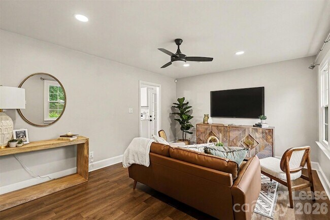 Foto del edificio - 3430 Meredith Ave
