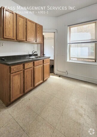 Building Photo - 4901 W Cullom Ave