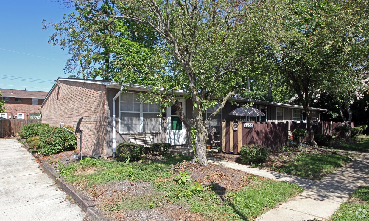 Primary Photo - Wildberry Apartments
