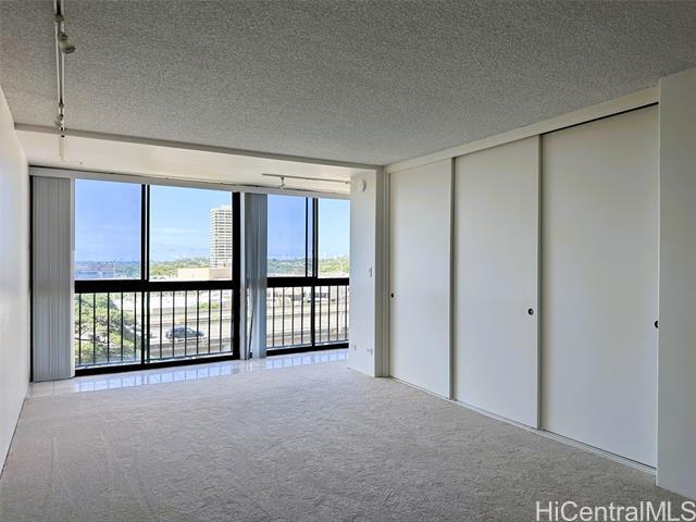 Building Photo - 4300 Waialae Ave