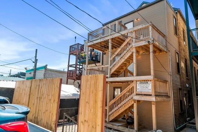 Foto del edificio - 3 bedroom in Chicago IL 60608