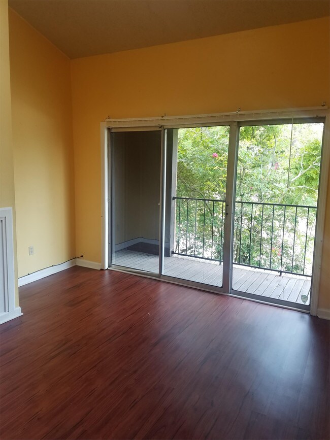 Foto del edificio - 7713 Bles Ave