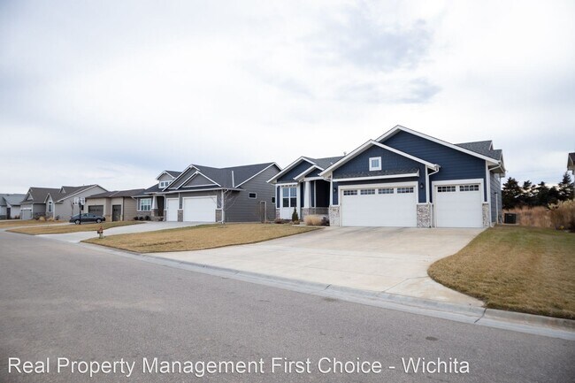 Building Photo - 5 br, 3 bath House - 3823 N Estancia Ct