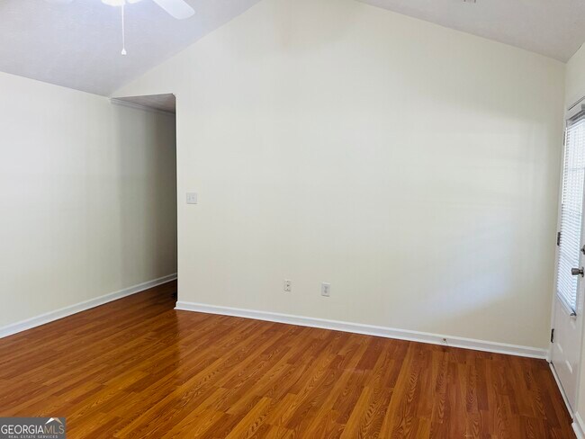 Foto del edificio - 28 Sandstone Dr