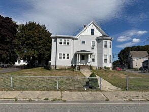 Building Photo - 381 Lincoln Ave