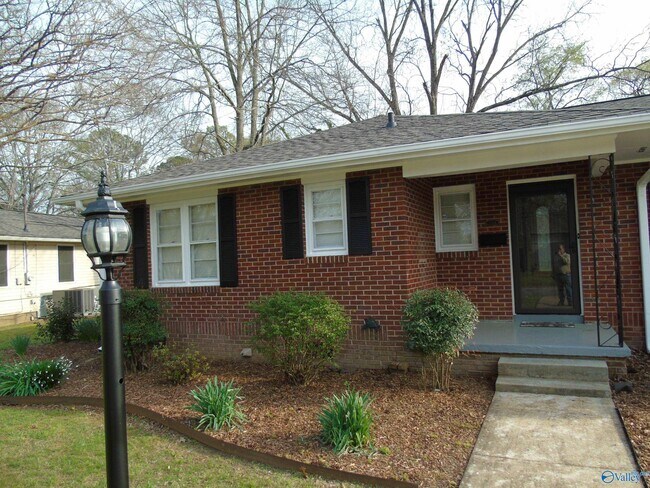 Building Photo - 1714 Ballard Dr SE