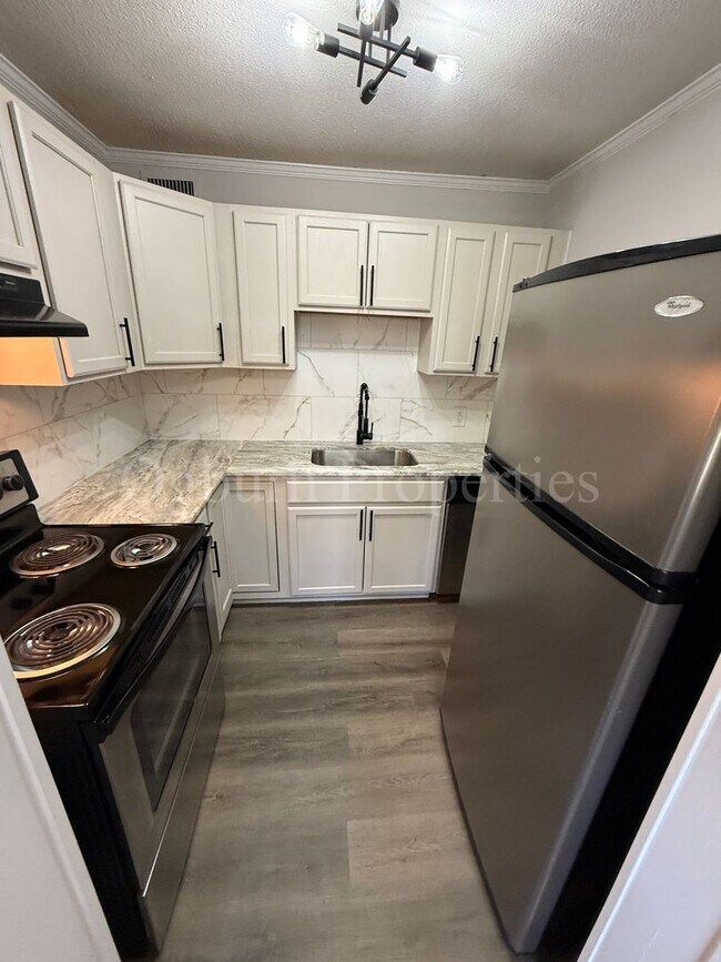 Foto del edificio - 3818-E Country Club Rd-2BR/1BA-APT!!