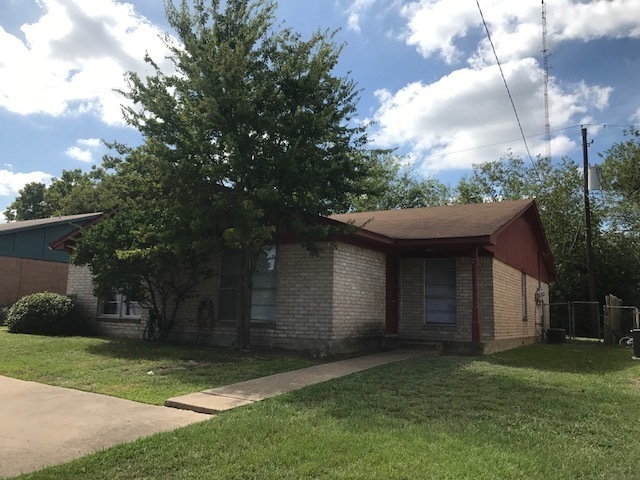 Primary Photo - Bryan - 2 bedroom / 1 bath / Duplex with f...