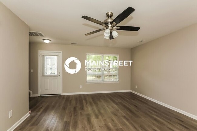 Foto del edificio - 4 Bedroom Pet-Friendly Home in CHARLOTTE, ...