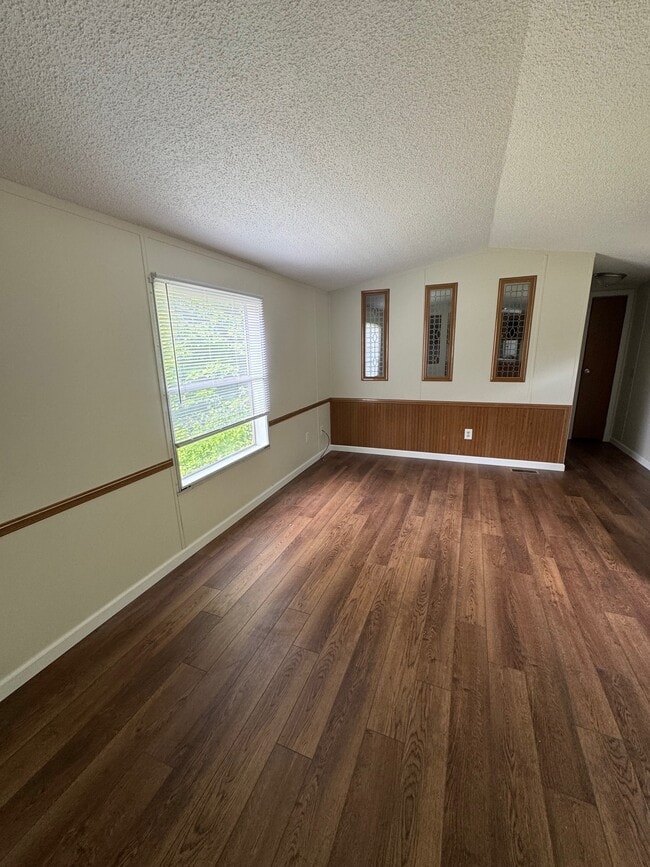 Building Photo - 33 Mazy Ln