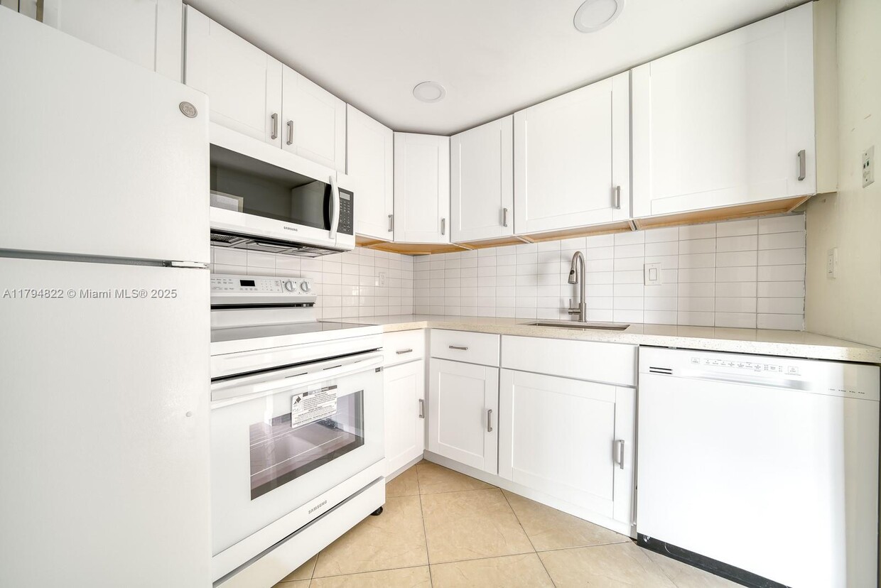 Primary Photo - 496 NW 165th St