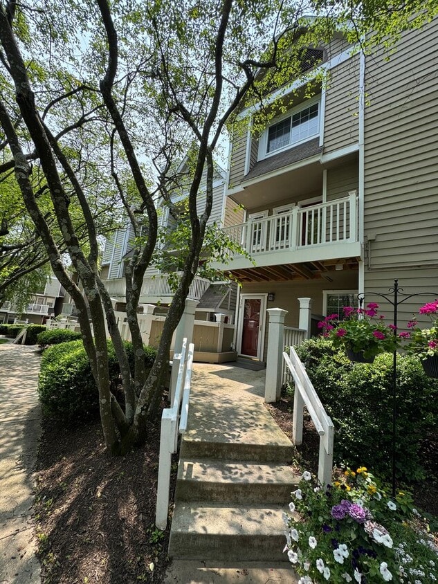 Primary Photo - Serene Living in Rockville! Over 1,000 Squ...