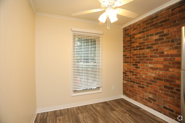 Dining Area - 3BR, 1.5BA - 1,000 SF - The Wexner - Georgetown