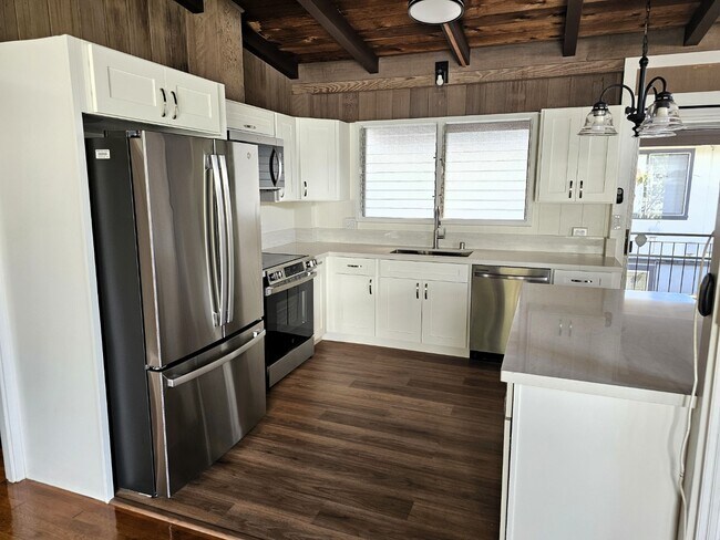 Foto del edificio - 4 bed, 2.5 bath single family house, Liliha neighborhood.
