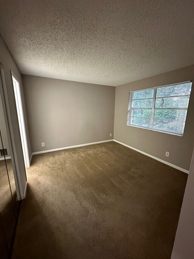 Foto del edificio - Beautiful 2/2 Unit at Lakewood Village at ...