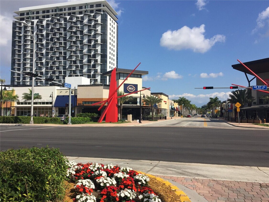 Primary Photo - 5300 Paseo Blvd