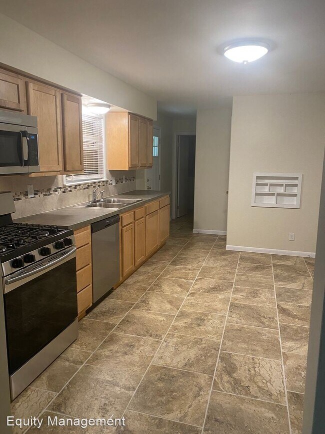 Foto del edificio - 3 br, 1.5 bath House - 1024 North Rd.