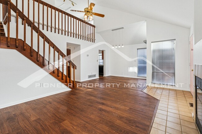 Foto del edificio - Charming Townhome in Aurora with a Communi...