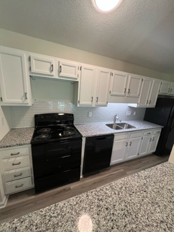 702 Glendale Dr Unit L, Greensboro, NC 27406 Condo for Rent in