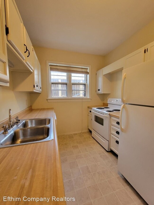 Building Photo - 2 br, 1 bath House - 705 Westwood Dr.  Uni...