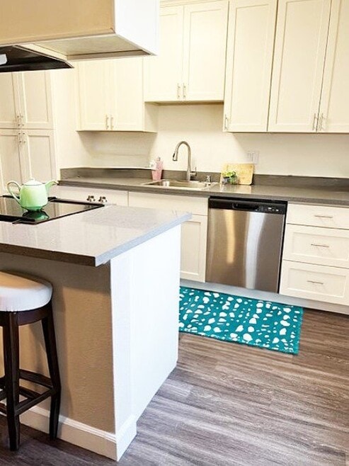 Building Photo - Castilian Apartments