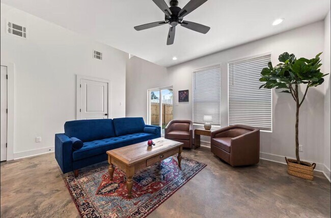 Foto del edificio - FOR RENT in LAFAYETTE!