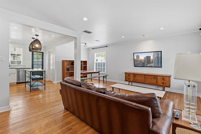 Foto del edificio - 2635 W 45th St