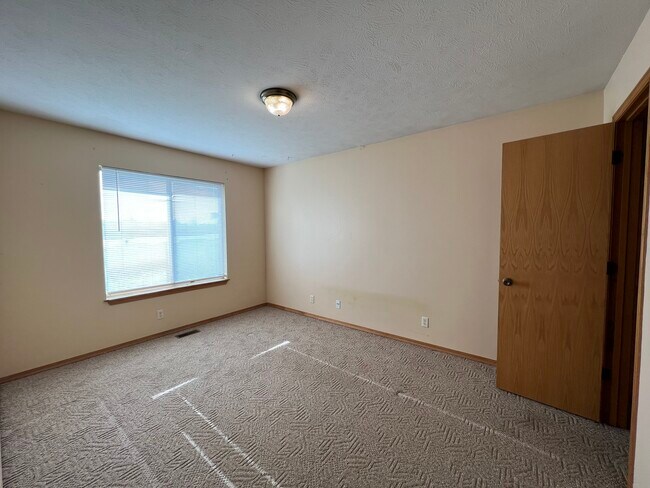 Building Photo - 1306 W Sackett St