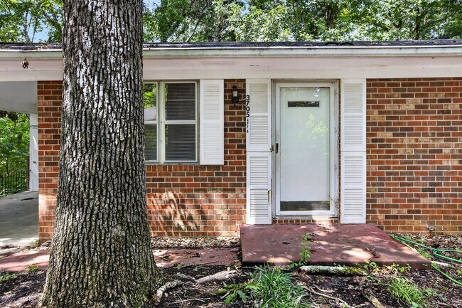 Foto del edificio - 3705 Crestview Pl