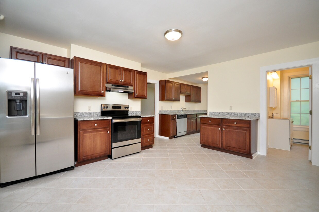 188 Lovely St, Farmington, CT 06085 Apartments in Farmington, CT