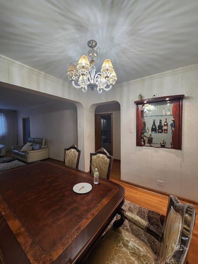 Foto del edificio - 64-33-6499 99th St