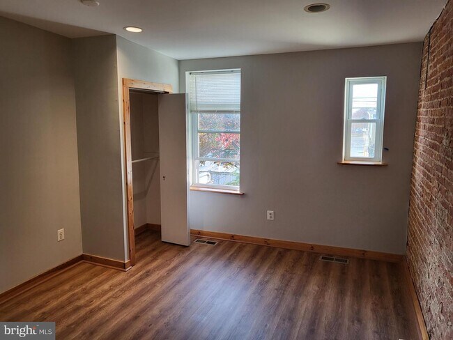 Building Photo - 813 E Fort Ave
