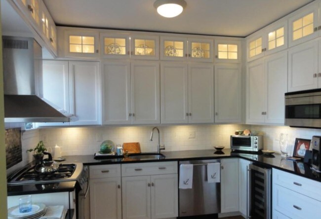 Kitchen - 4 Lafayette Ct