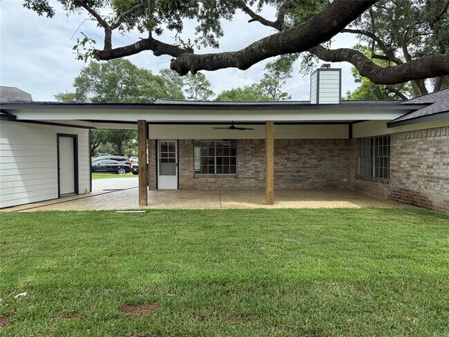 Foto del edificio - 7026 Hidden Arbor Ln