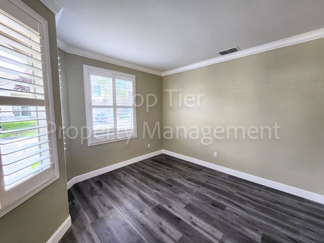 Building Photo - Stunning Newly Remodeled 4 bed / 2.5 bath ...