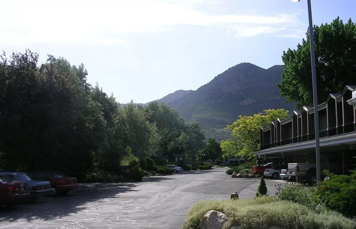 Primary Photo - 3 Weeks Rent Free! 2 Bed 1 Bath Condo for ...