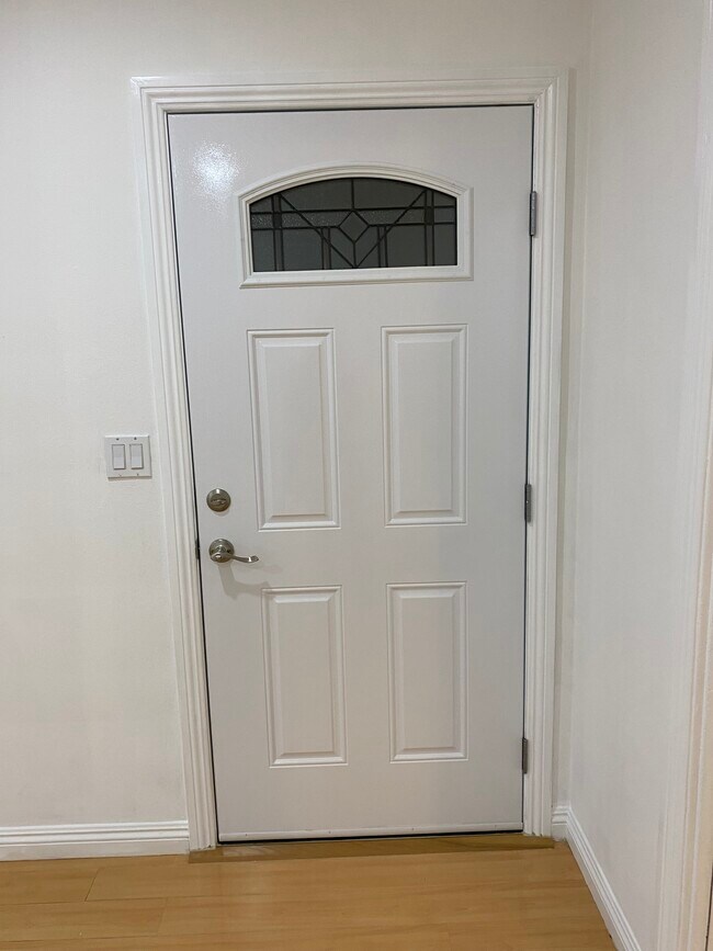 Puerta de entrada - 229 N Belmont St