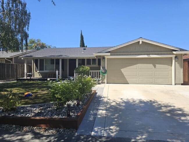 Foto del edificio - LOVELY 3 Bed/2 Bath Home in San Jose on a ...