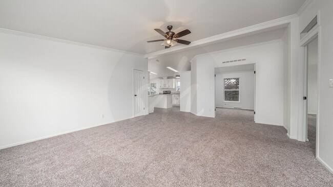 Building Photo - Spacious 4 Bedroom Near Woodman & Black Fo...