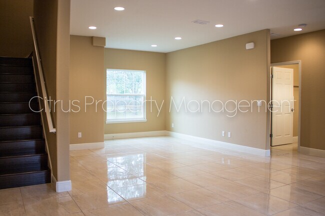 Building Photo - 3/3 Townhome in SODO!