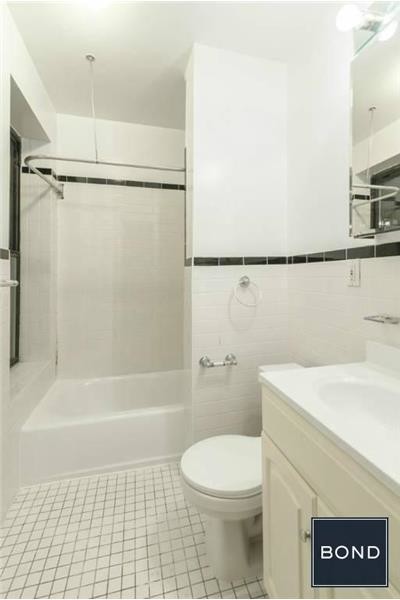 Foto del edificio - 516 E 80th St